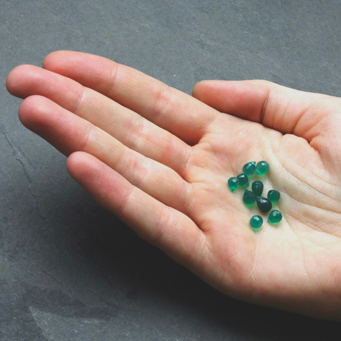 Green Onyx Faceted Drop Briolette Beads Approx 6mm pk10 Beads