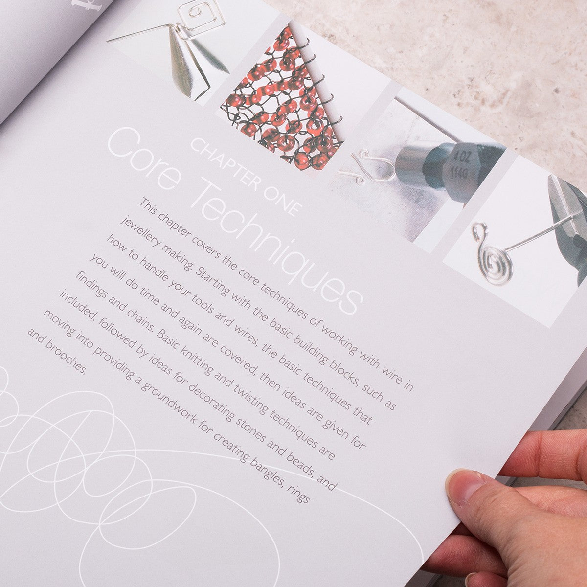 The Encyclopedia Of Wire Jewellery Techniques - Sara Withers