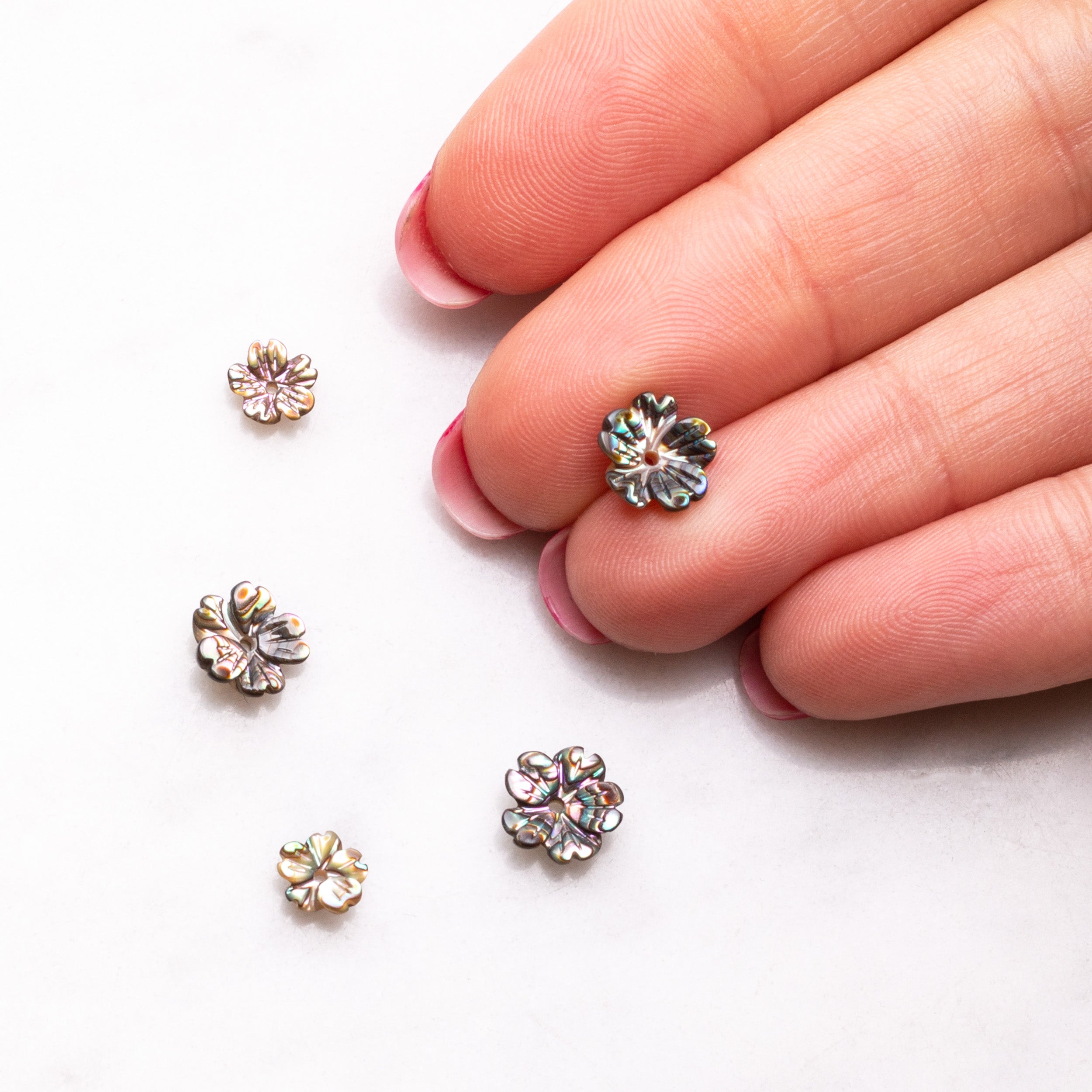 Black Lip Pearl Flower Beads