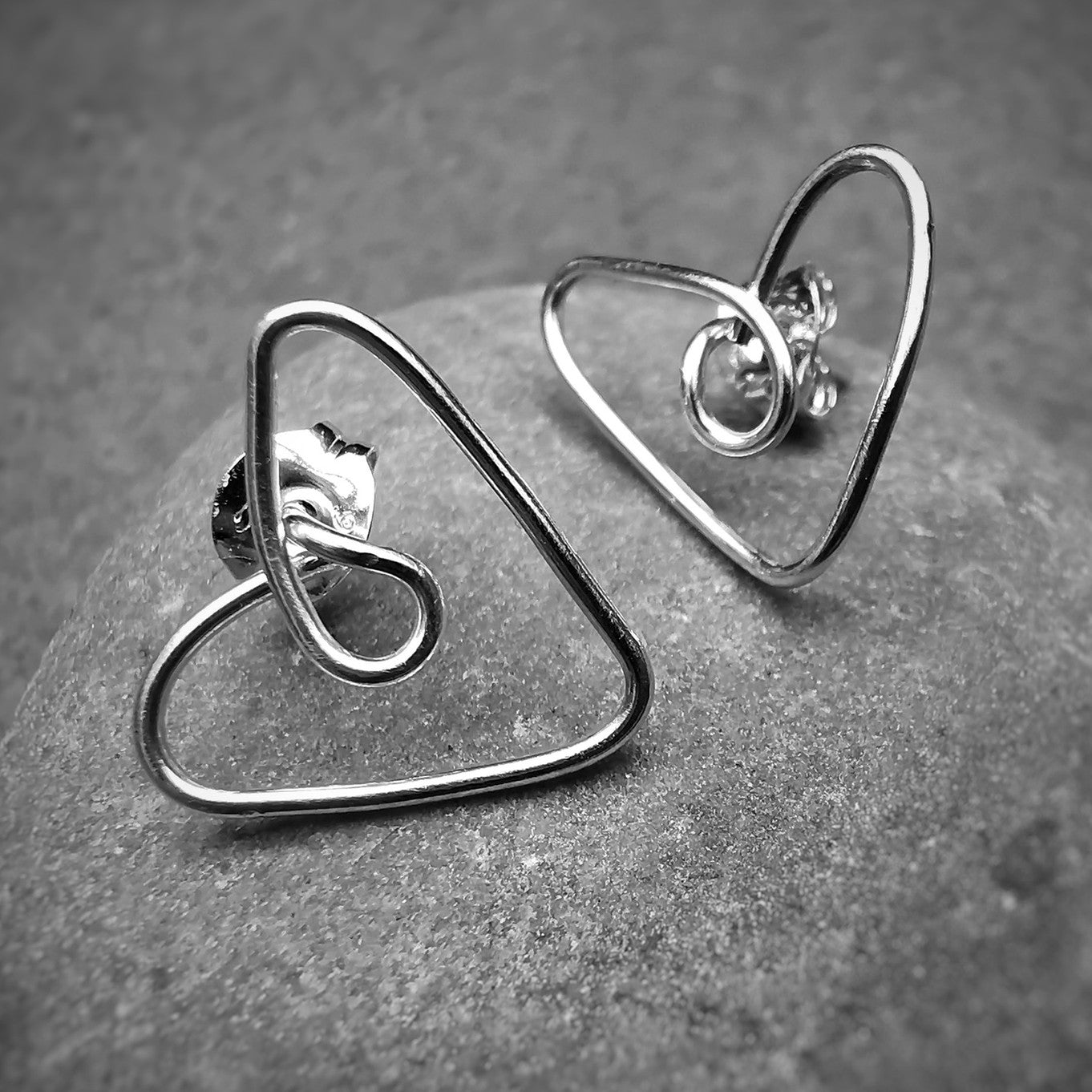 How To Make Valentine's Day Earrings: Wonky Wire Hearts