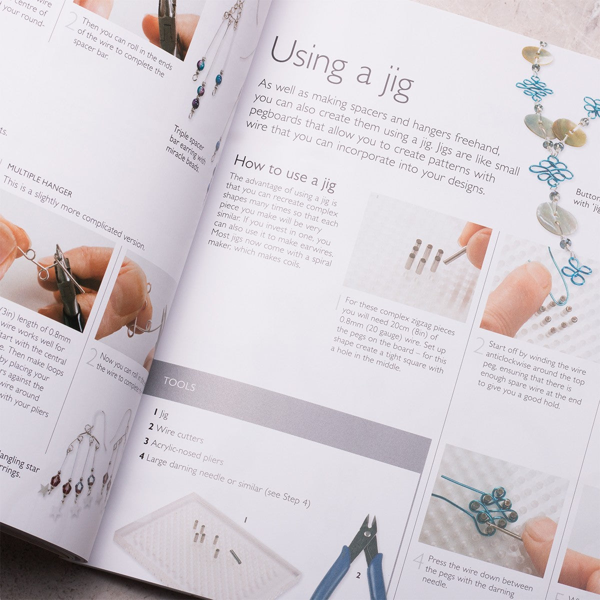 The Encyclopedia Of Wire Jewellery Techniques - Sara Withers